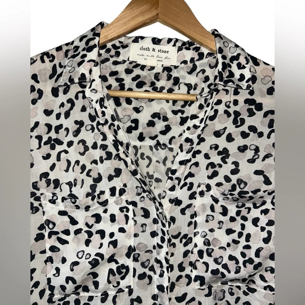 Cloth & Stone Anthropologie Animal Print Mob Wife Button Down Shirt Womens Small - Picture 2 of 7